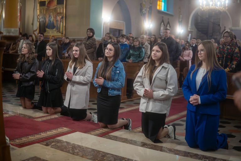 Błogosławieństwo ministrantów i innych osób przeznaczonych do posług liturgicznych